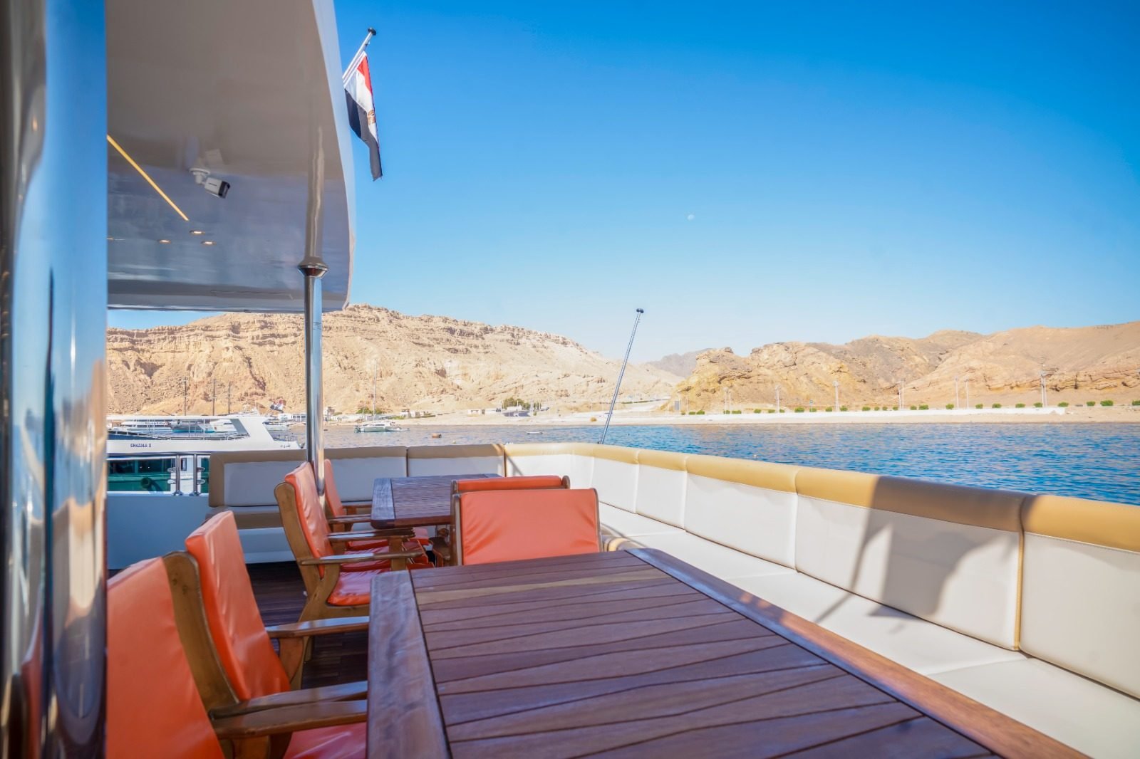 Aft-deck dining table with Sinai mountain views