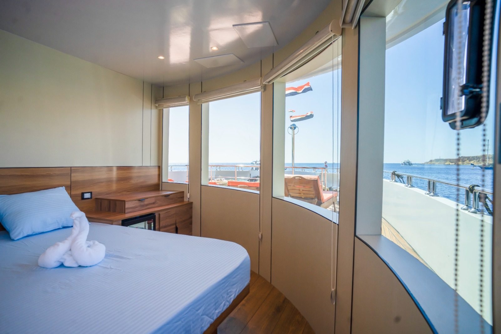Suite with a double bed and panoramic sea windows
